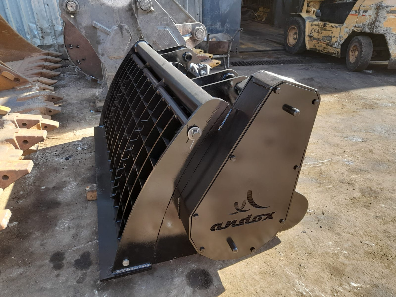 Bekoloader - Rūšiavimo kaušas - Statybinė technika: foto 3 Bekoloader - Rūšiavimo kaušas - Statybinė technika: foto 3