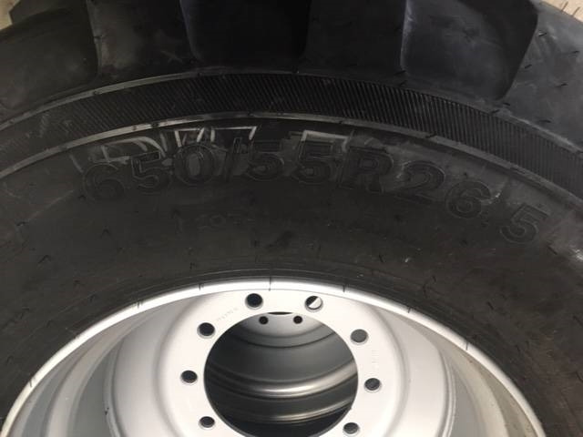 BKT 650/55 R26.5 BKT FL 630 op velg - Padangos ir ratlankiai - Žemės ūkio technika: foto 5 BKT 650/55 R26.5 BKT FL 630 op velg - Padangos ir ratlankiai - Žemės ūkio technika: foto 5