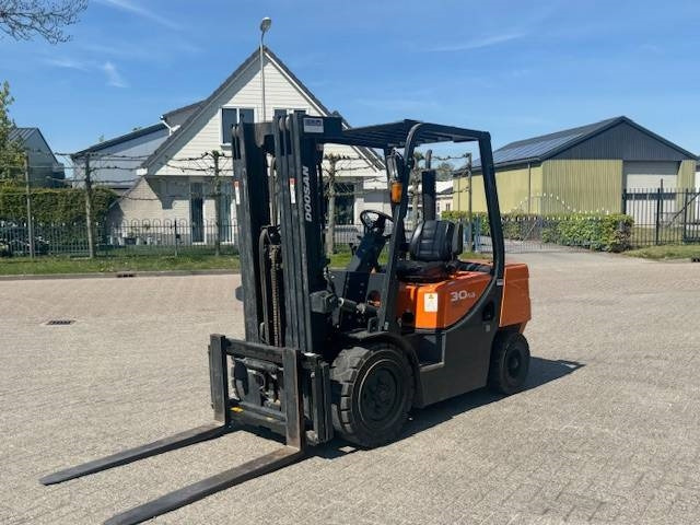 Doosan D30 Plus - Dyzelinis krautuvas: foto 4 Doosan D30 Plus - Dyzelinis krautuvas: foto 4