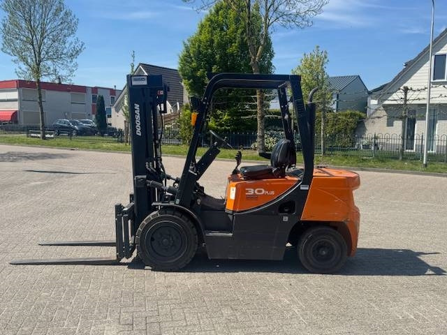 Doosan D30 Plus - Dyzelinis krautuvas: foto 2 Doosan D30 Plus - Dyzelinis krautuvas: foto 2