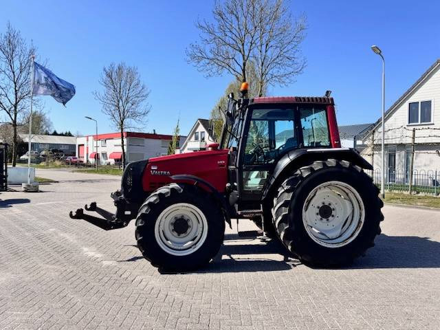 Valtra 6400, Luchtremmen, Fronthef, Frontaftakas - Traktorius: foto 1 Valtra 6400, Luchtremmen, Fronthef, Frontaftakas - Traktorius: foto 1
