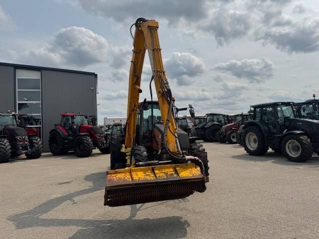 Valtra 8150 hitech met Bos maaiarm met klepelmaaier - Traktorius: foto 5 Valtra 8150 hitech met Bos maaiarm met klepelmaaier - Traktorius: foto 5