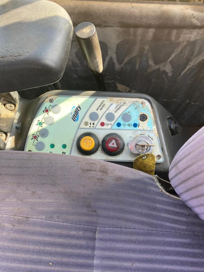 Ratinis ekskavatorius Komatsu PW95: foto 10