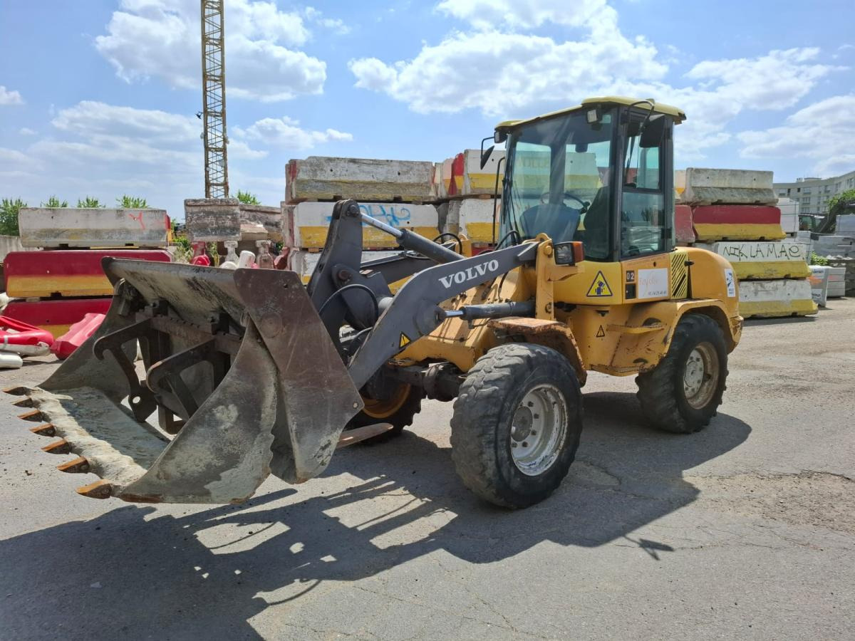 Volvo L 30 B - Ratinis krautuvas: foto 1 Volvo L 30 B - Ratinis krautuvas: foto 1
