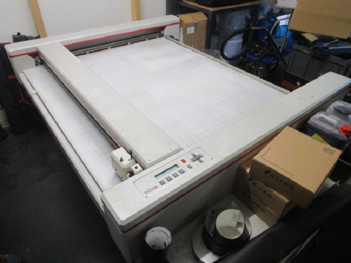 SCHNEIDEPLOTTER ZÜND P-1200 PLUS - Popieriaus pjaustymo mašina: foto 1 SCHNEIDEPLOTTER ZÜND P-1200 PLUS - Popieriaus pjaustymo mašina: foto 1