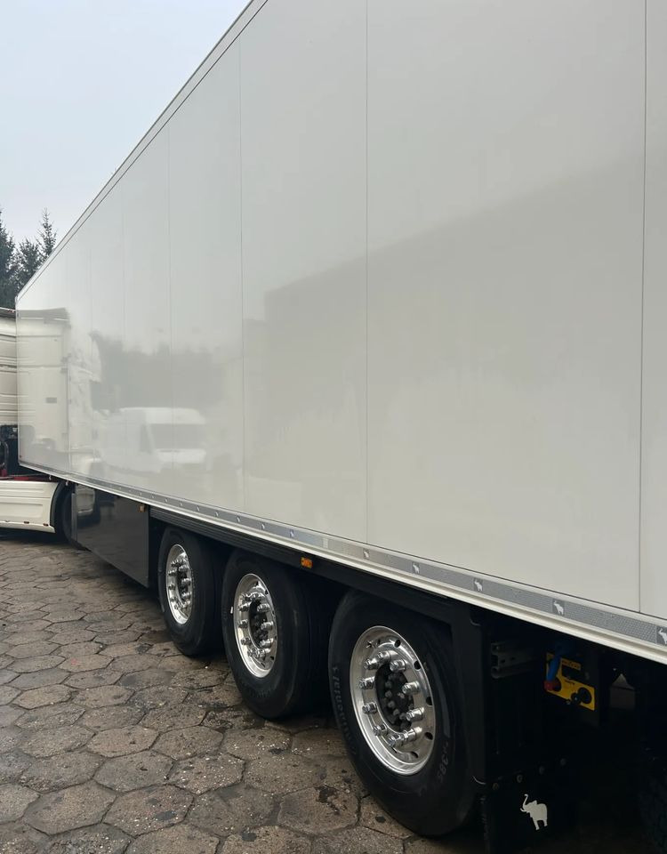 Schmitz Cargobull ORYGINALNE ALUFELGI ALCOA / BEZWYPADKOWA CHŁODNIA / GRUBA ŚCIANA 7 CM / 2 SZTUKI !! - Refrižeratorius puspriekabė: foto 2 Schmitz Cargobull ORYGINALNE ALUFELGI ALCOA / BEZWYPADKOWA CHŁODNIA / GRUBA ŚCIANA 7 CM / 2 SZTUKI !! - Refrižeratorius puspriekabė: foto 2