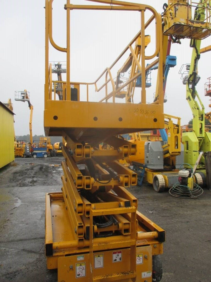 Haulotte Compact 12 - Žirklinis keltuvas: foto 3 Haulotte Compact 12 - Žirklinis keltuvas: foto 3