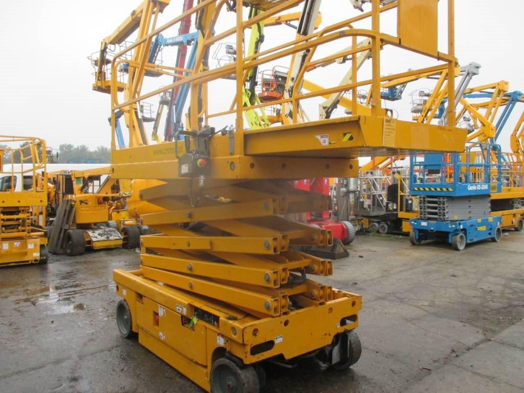 Haulotte Compact 12 - Žirklinis keltuvas: foto 4 Haulotte Compact 12 - Žirklinis keltuvas: foto 4