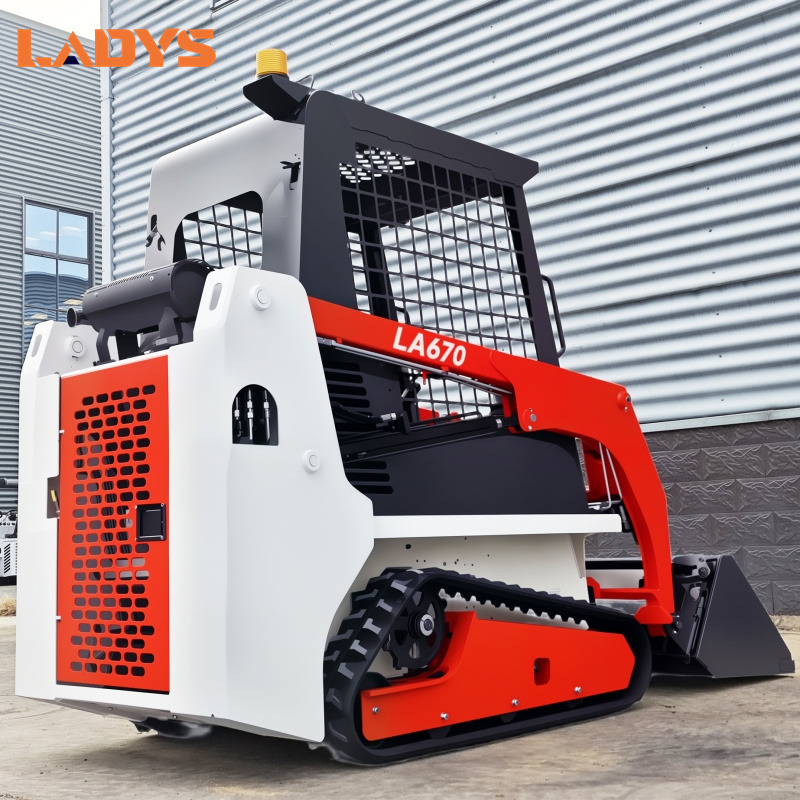LADYS LA670 Mini Small Skid Steer Loader Compact Track Diesel Mini Skid Steer Loader For Sale With Small Mini Skid Steer Attachments 4 In 1 Bucket - Mini krautuvas: foto 5 LADYS LA670 Mini Small Skid Steer Loader Compact Track Diesel Mini Skid Steer Loader For Sale With Small Mini Skid Steer Attachments 4 In 1 Bucket - Mini krautuvas: foto 5