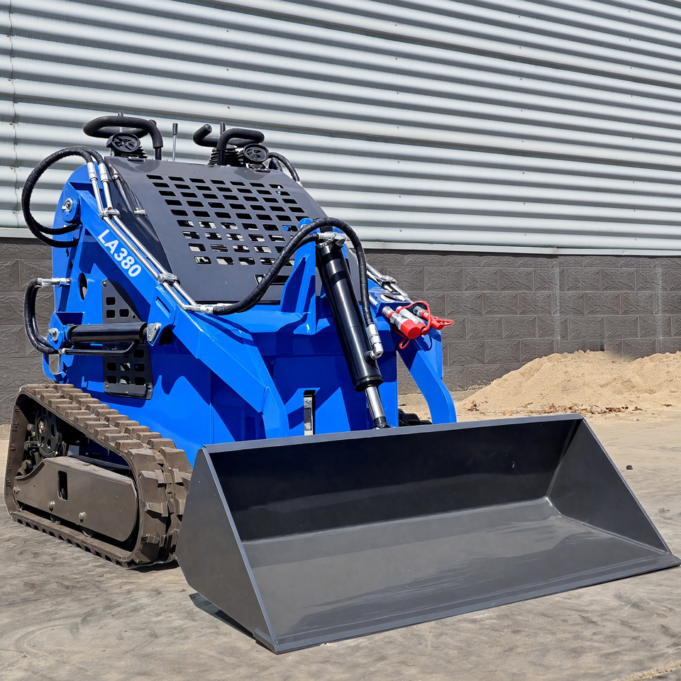 LEZUM Free Shipping LA380 Mini Skid Steer Loader Compact Track Diesel Cheap Mini Skid Steer Loader For Sale With Mini Skid Steer Attachments 4 In 1 Bucket - Mini krautuvas: foto 1 LEZUM Free Shipping LA380 Mini Skid Steer Loader Compact Track Diesel Cheap Mini Skid Steer Loader For Sale With Mini Skid Steer Attachments 4 In 1 Bucket - Mini krautuvas: foto 1