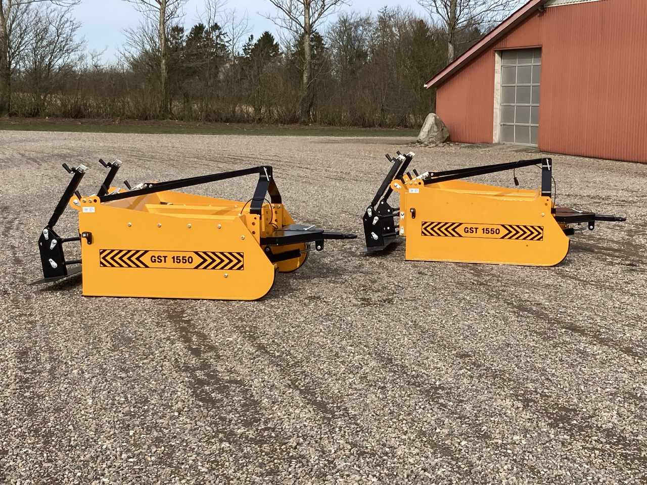 GST 1500-3000 Gravel Road leveler box laying of gravel for trucks and tractor - Skreperis: foto 5 GST 1500-3000 Gravel Road leveler box laying of gravel for trucks and tractor - Skreperis: foto 5