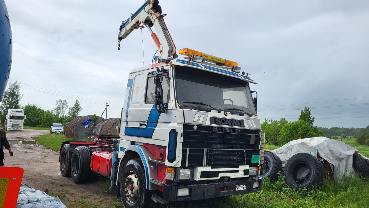 SCANIA R 142 H 6X2 SU KRANU - Vilkikas: foto 2 SCANIA R 142 H 6X2 SU KRANU - Vilkikas: foto 2