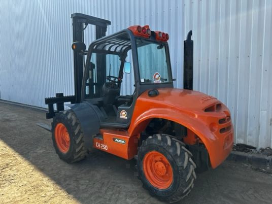 Ausa C250HX4 5m40 Triplex - Šakinis krautuvas: foto 4 Ausa C250HX4 5m40 Triplex - Šakinis krautuvas: foto 4