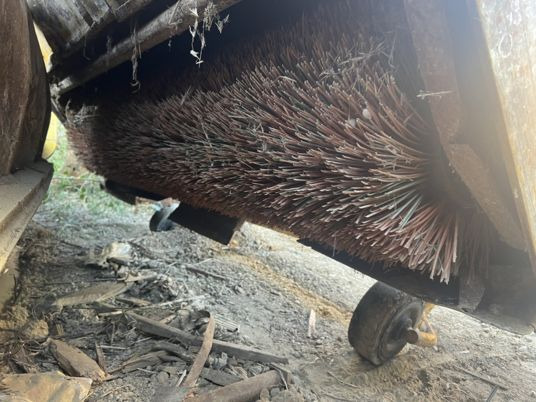 Balayeuse Rabaud pour minichargeur - Rotacinė šluota - Statybinė technika: foto 5 Balayeuse Rabaud pour minichargeur - Rotacinė šluota - Statybinė technika: foto 5