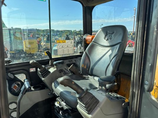 Bobcat E35 Cabine à 20900 € HT - Mini ekskavatorius: foto 2 Bobcat E35 Cabine à 20900 € HT - Mini ekskavatorius: foto 2