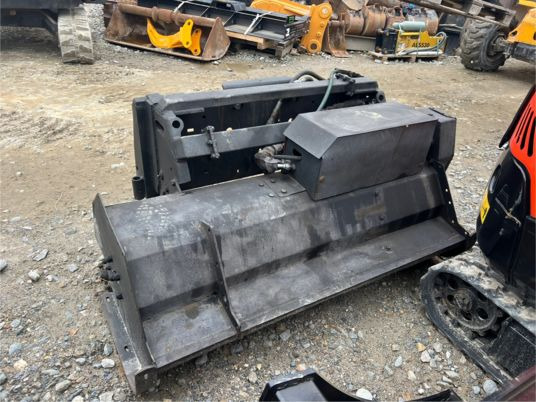 Broyeur forestier MBI pour chargeur - 3900€ NET - Miško smulkintuvas: foto 4 Broyeur forestier MBI pour chargeur - 3900€ NET - Miško smulkintuvas: foto 4