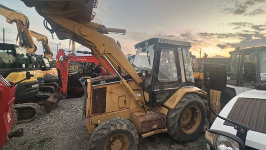 Caterpillar 428 à 13500 € HT - Ekskavatorius-krautuvas: foto 2 Caterpillar 428 à 13500 € HT - Ekskavatorius-krautuvas: foto 2