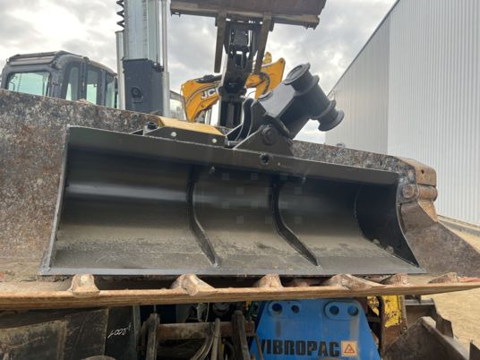 Godet de curage orientable Morin M1 - Kaušas: foto 1 Godet de curage orientable Morin M1 - Kaušas: foto 1