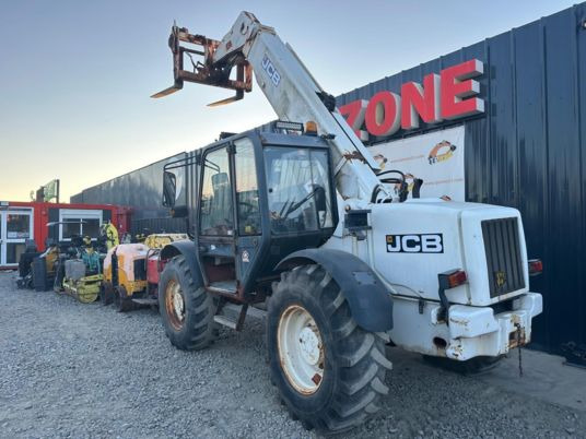 JCB 528-70 à 18 500 € HT - Teleskopinis krautuvas: foto 2 JCB 528-70 à 18 500 € HT - Teleskopinis krautuvas: foto 2