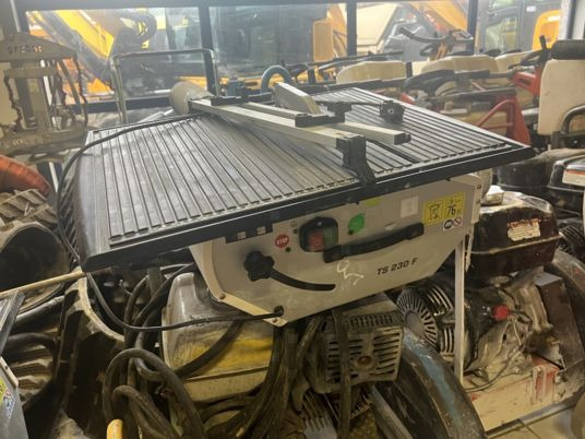 SCIE DE CARRELAGE HUSQVARNA TS230F - Įrankis/ Įranga: foto 2 SCIE DE CARRELAGE HUSQVARNA TS230F - Įrankis/ Įranga: foto 2