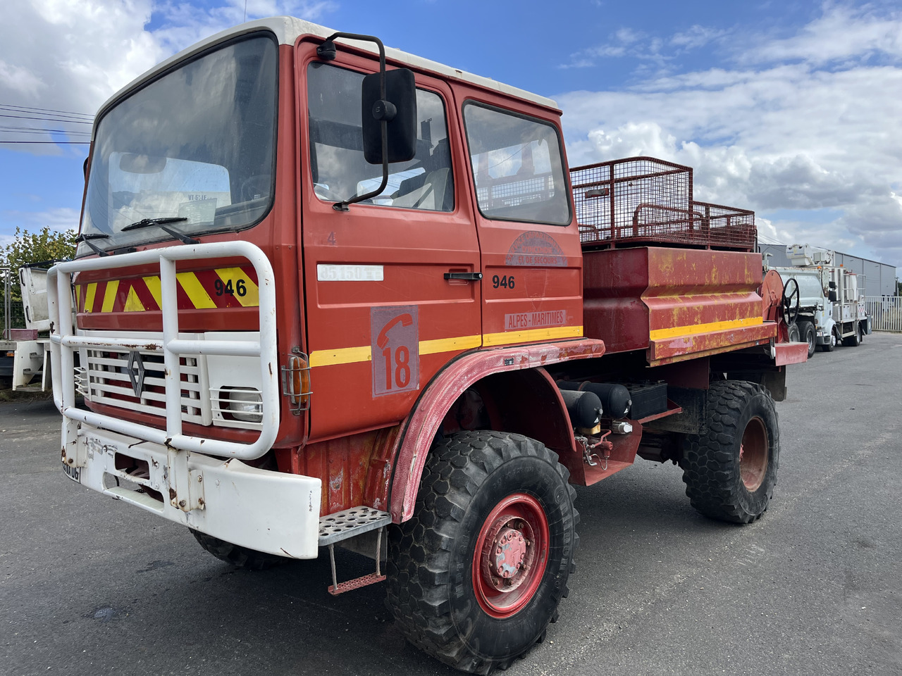 RENAULT 85-150 4x4 ccf citerne - Gaisrinė mašina: foto 1 RENAULT 85-150 4x4 ccf citerne - Gaisrinė mašina: foto 1
