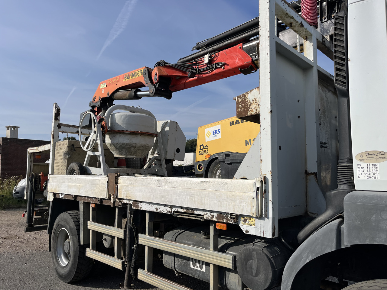 RENAULT Kerax 370dci 4x4 plateau grue Palfinger pk29002 - Platforminis/ Bortinis sunkvežimis, Sunkvežimis su kranu: foto 3 RENAULT Kerax 370dci 4x4 plateau grue Palfinger pk29002 - Platforminis/ Bortinis sunkvežimis, Sunkvežimis su kranu: foto 3