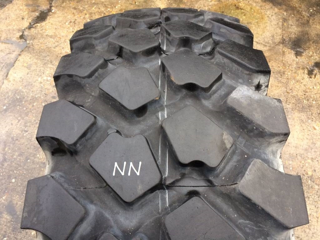 Michelin 16.00R20 XZL - USED NN 95% - Padanga - Sunkvežimis: foto 2 Michelin 16.00R20 XZL - USED NN 95% - Padanga - Sunkvežimis: foto 2