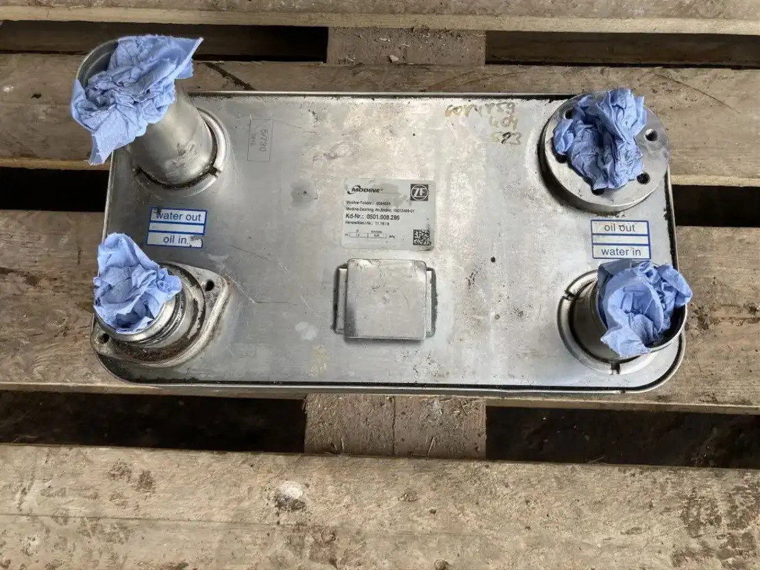ZF ZF Ölkühler Wärmetauscher Getriebeölkühler Modine 0501.008.286 6084859 - Pavarų dėžė ir dalys - Autobusas: foto 1 ZF ZF Ölkühler Wärmetauscher Getriebeölkühler Modine 0501.008.286 6084859 - Pavarų dėžė ir dalys - Autobusas: foto 1