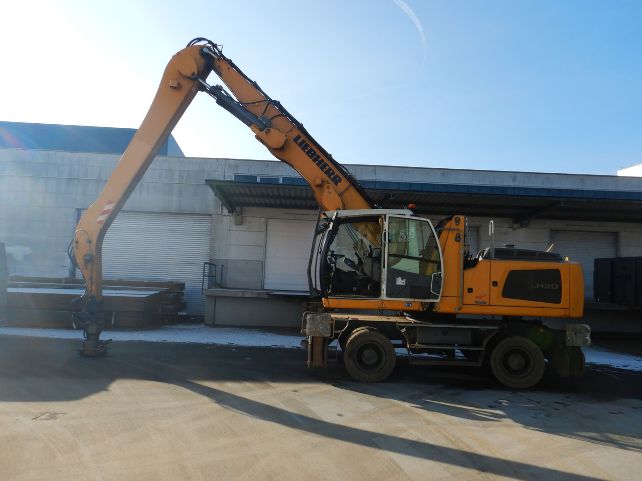 LIEBHERR LH 30 Industry - Ekskavatorius su ilga strėle: foto 3 LIEBHERR LH 30 Industry - Ekskavatorius su ilga strėle: foto 3