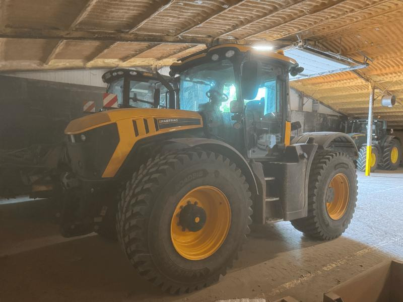JCB FASTRAC 4220 - Traktorius: foto 1 JCB FASTRAC 4220 - Traktorius: foto 1