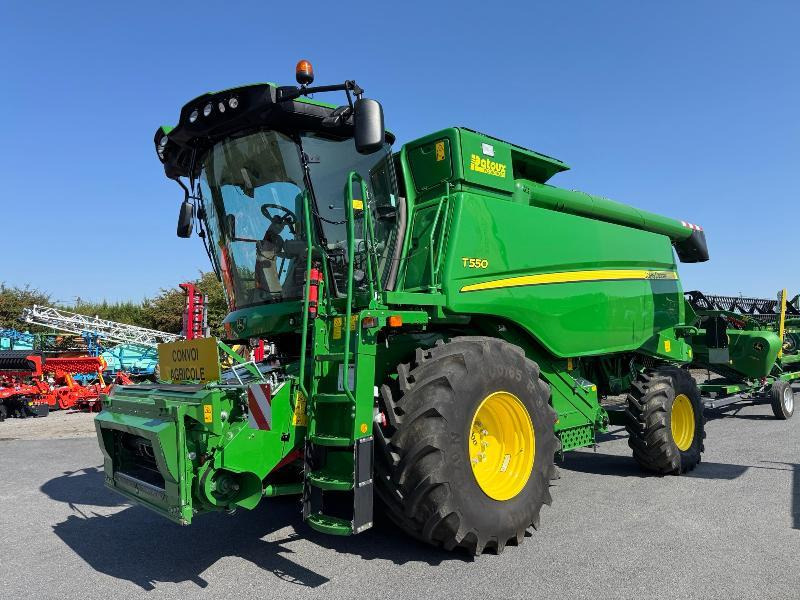 JOHN DEERE T550 - Derliaus nuėmimo kombainas: foto 1 JOHN DEERE T550 - Derliaus nuėmimo kombainas: foto 1