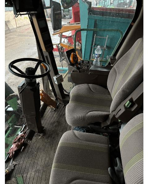 Derliaus nuėmimo kombainas JOHN DEERE T560: foto 6