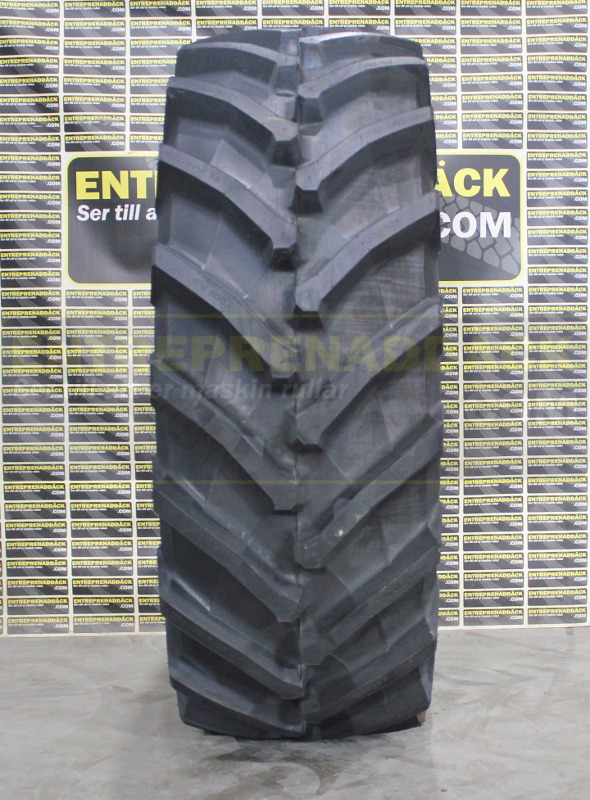 Trelleborg TM 800 600/65R38: Radial Tires for Modern Agricultural Tractors - Padanga - Traktorius: foto 3 Trelleborg TM 800 600/65R38: Radial Tires for Modern Agricultural Tractors - Padanga - Traktorius: foto 3