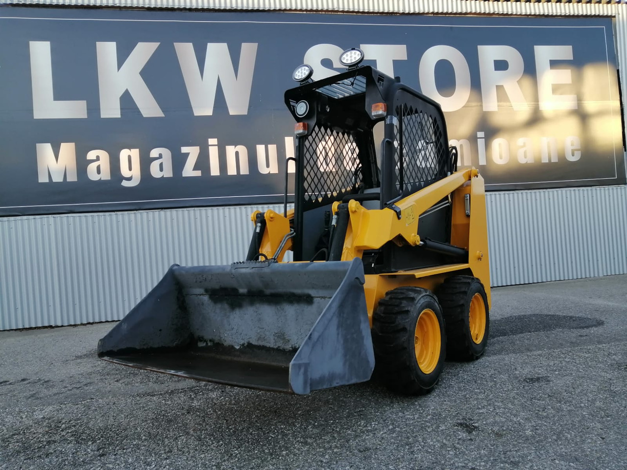Bobcat Front Loader Ram Italia FM 120 – Hammer Installation - Mini krautuvas: foto 1 Bobcat Front Loader Ram Italia FM 120 – Hammer Installation - Mini krautuvas: foto 1