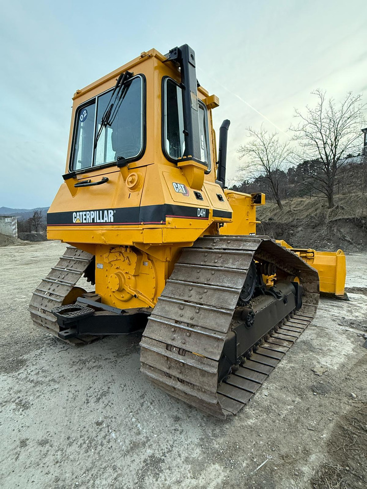 CATERPILLAR D4H BULLDOZER - Buldozeris: foto 3 CATERPILLAR D4H BULLDOZER - Buldozeris: foto 3