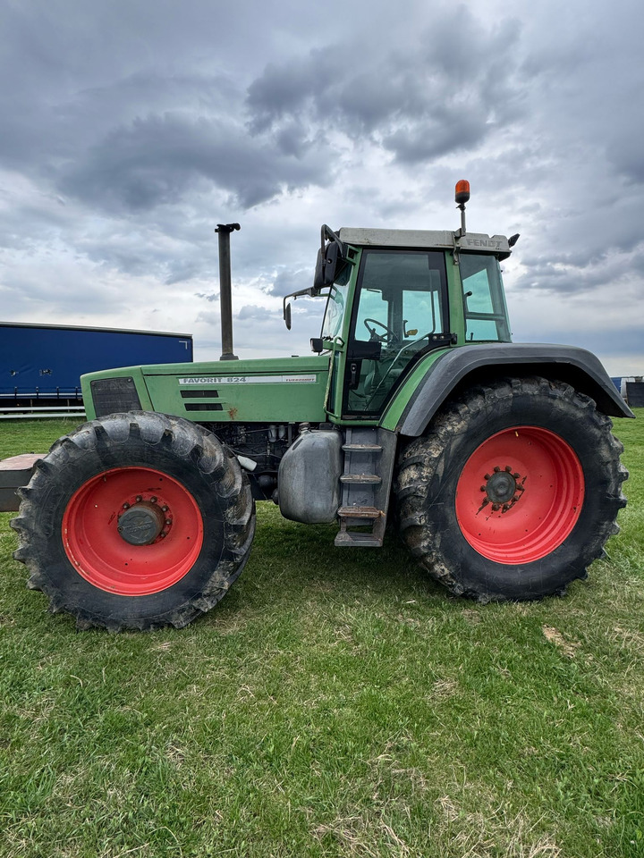 Fendt 824 Tractor - Traktorius: foto 1 Fendt 824 Tractor - Traktorius: foto 1