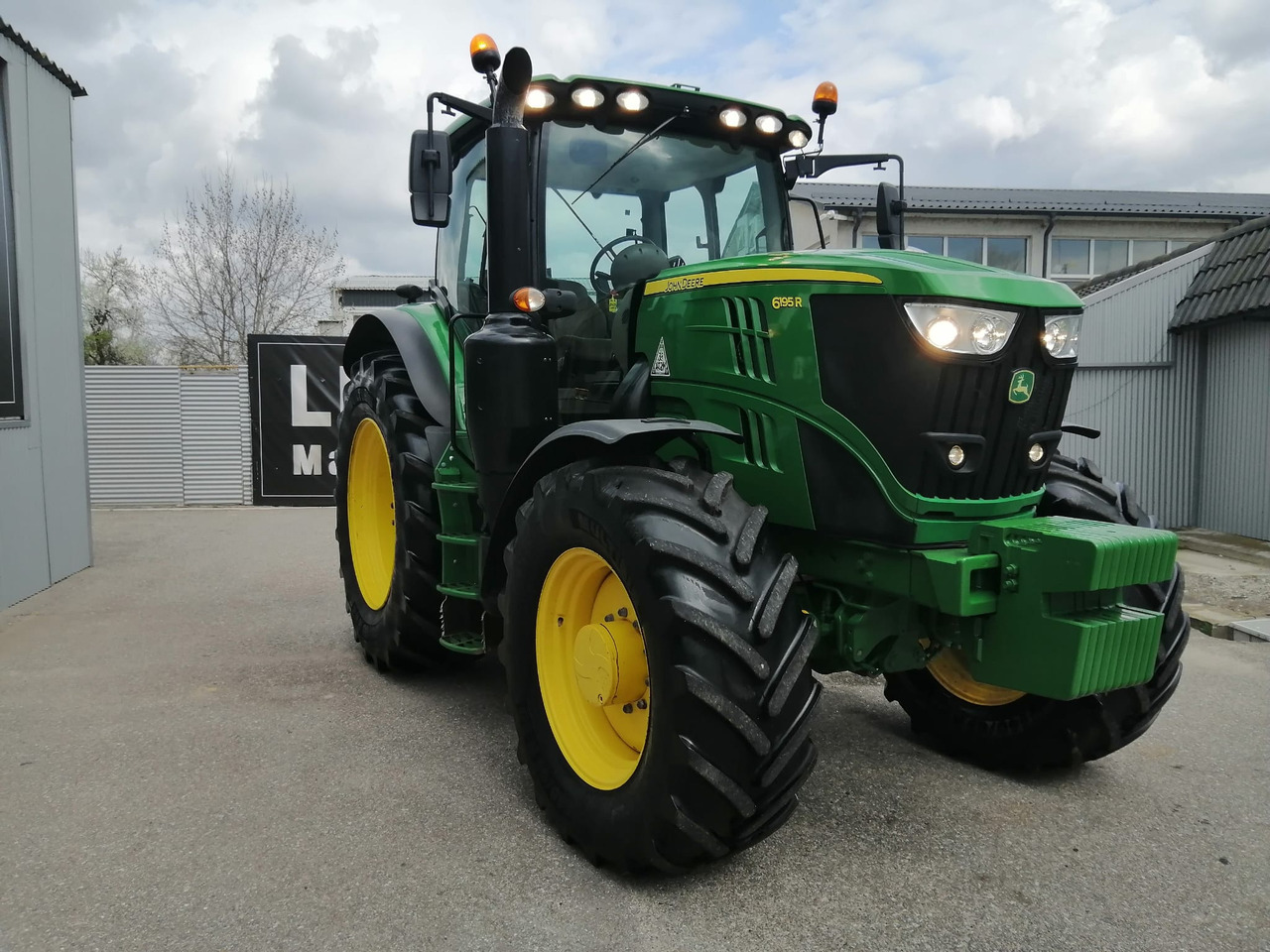 John Deere 6195R 4WD, Auto Trac + Activare !!! TOP !!! - Traktorius: foto 3 John Deere 6195R 4WD, Auto Trac + Activare !!! TOP !!! - Traktorius: foto 3