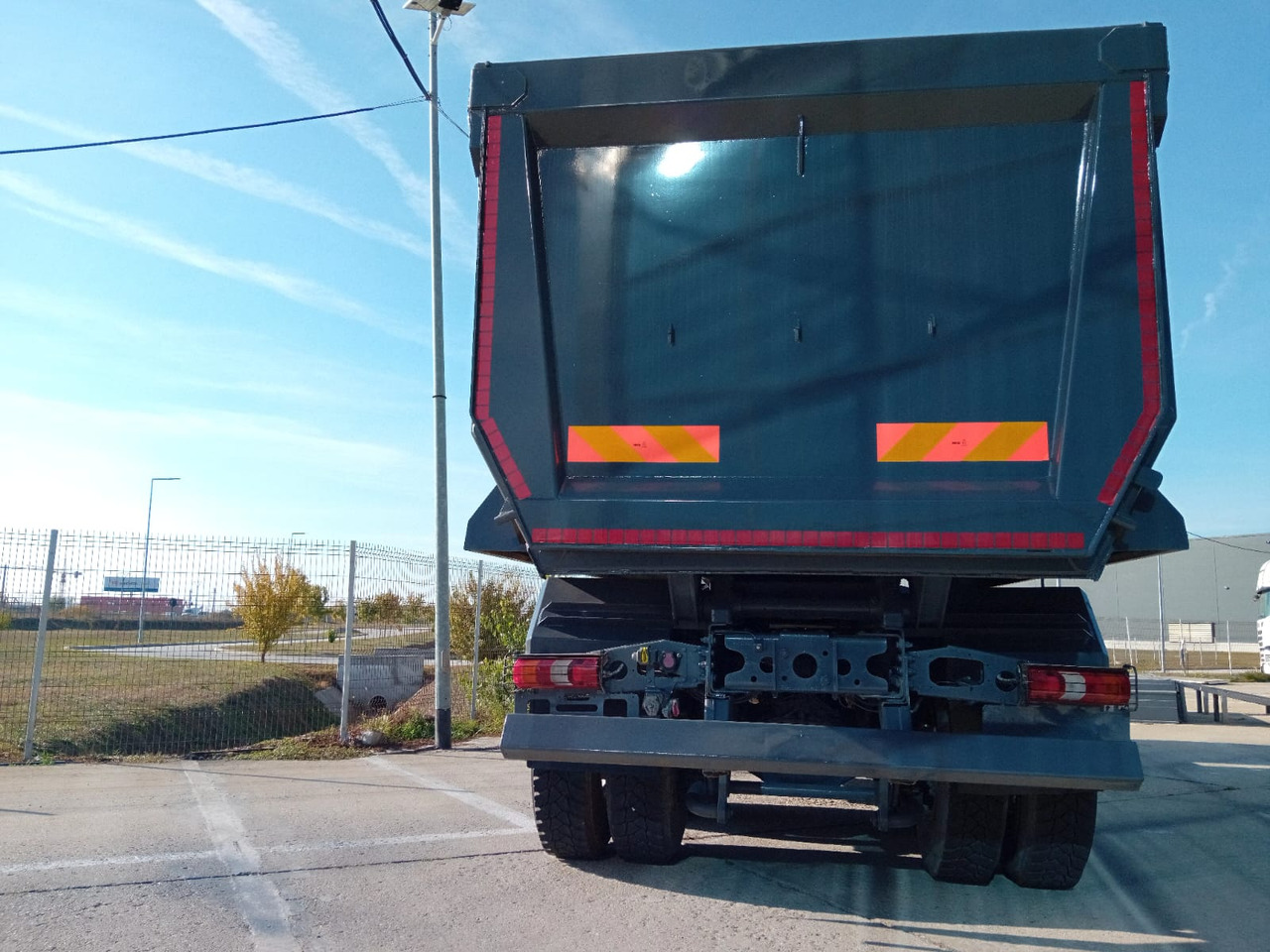 Mercedes-Benz Arocs 42.40 8×4 Basculanta/Tipper/Kipper Heavy Duty, TOP !!! - Savivartis sunkvežimis: foto 5 Mercedes-Benz Arocs 42.40 8×4 Basculanta/Tipper/Kipper Heavy Duty, TOP !!! - Savivartis sunkvežimis: foto 5