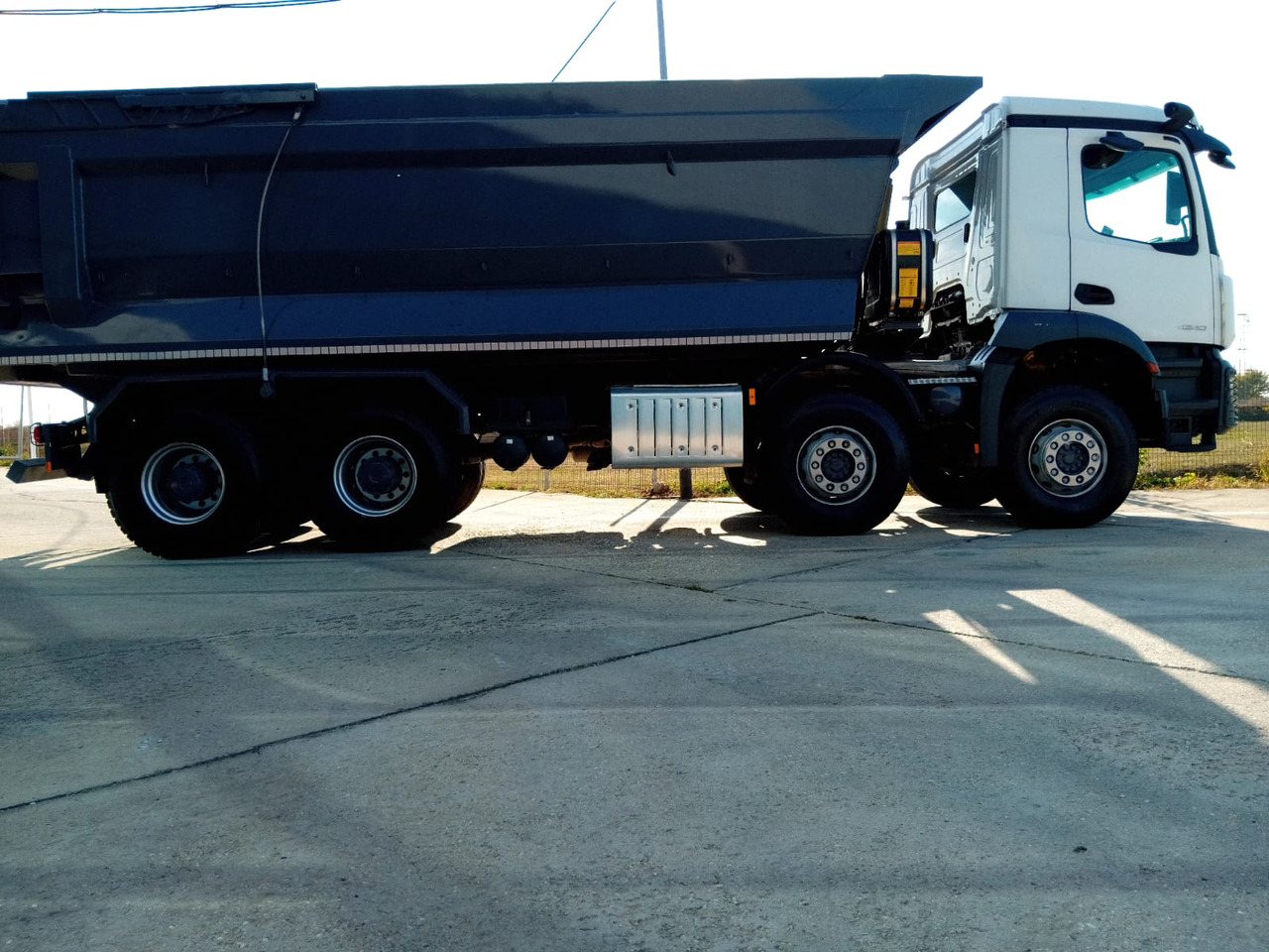 Mercedes-Benz Arocs 42.40 8×4 Basculanta/Tipper/Kipper Heavy Duty, TOP !!! - Savivartis sunkvežimis: foto 3 Mercedes-Benz Arocs 42.40 8×4 Basculanta/Tipper/Kipper Heavy Duty, TOP !!! - Savivartis sunkvežimis: foto 3