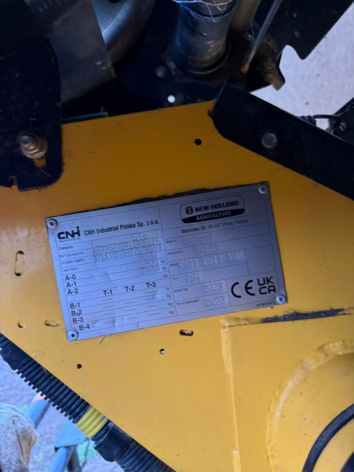 New Holland Roll-Belt 180 Baler - Ruloninis presas: foto 3 New Holland Roll-Belt 180 Baler - Ruloninis presas: foto 3