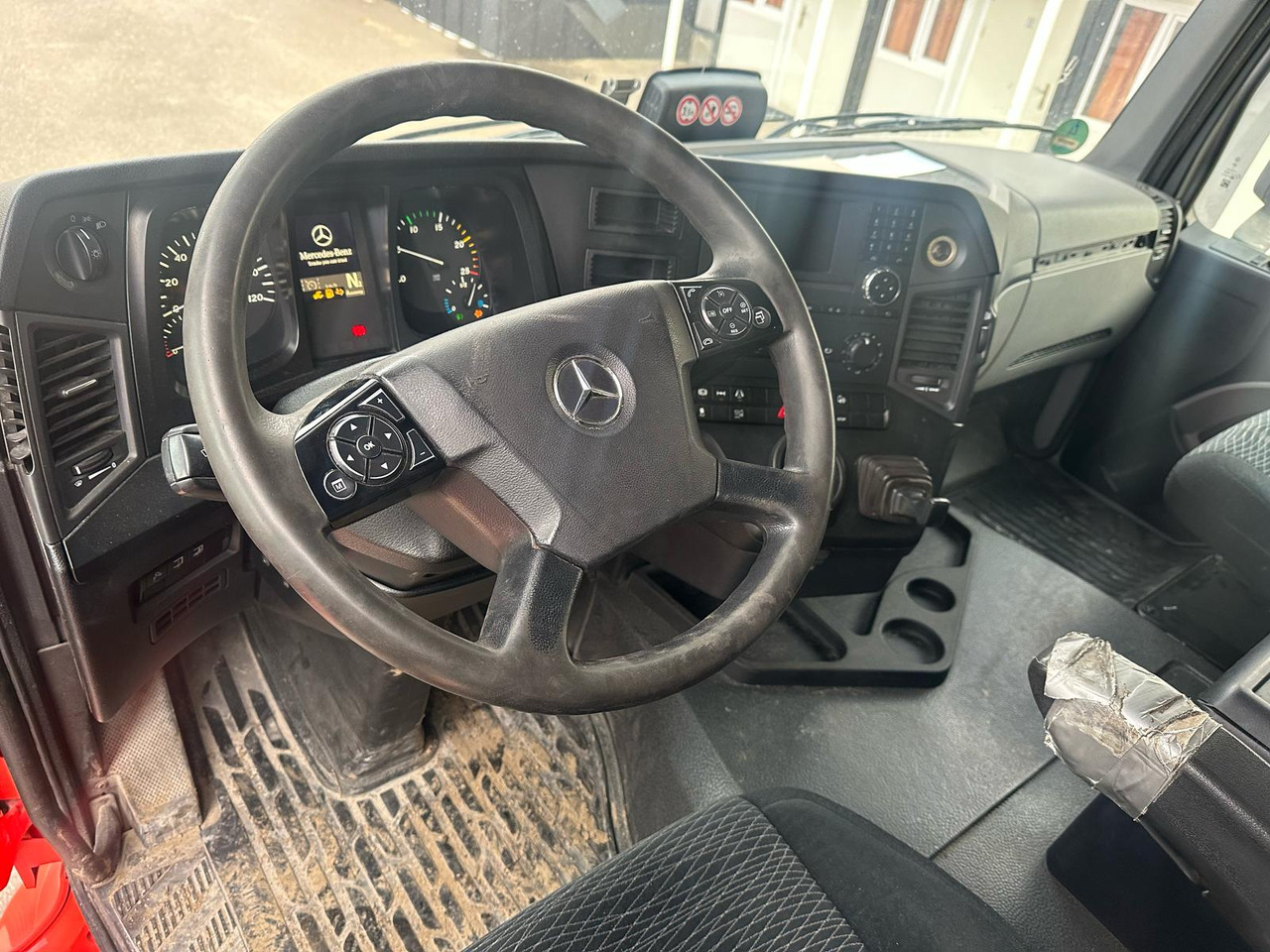 MERCEDES-BENZ ANTOS Tractor head - Vilkikas: foto 3 MERCEDES-BENZ ANTOS Tractor head - Vilkikas: foto 3