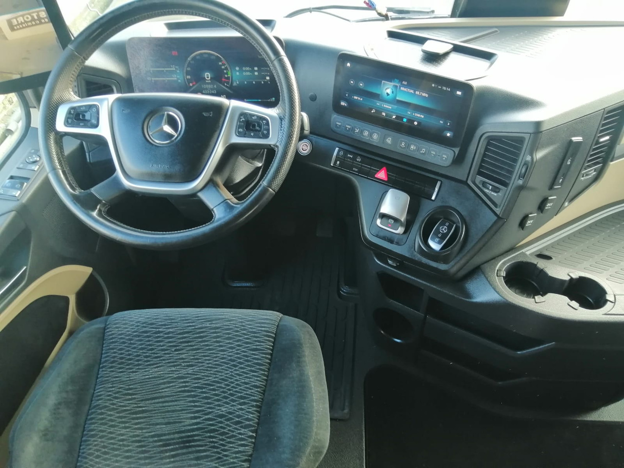 Mercedes-Benz Actros 1845 LS, BIG SPACE, TOP!!! - Vilkikas: foto 4 Mercedes-Benz Actros 1845 LS, BIG SPACE, TOP!!! - Vilkikas: foto 4