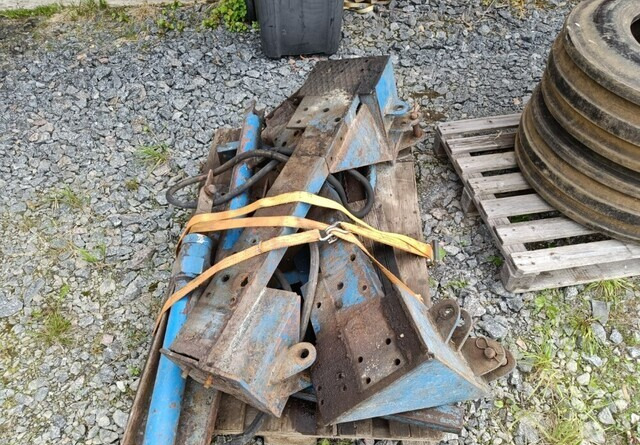 Fordson Diesel Major etukuormaajan osia - Traktorius - frontalinis krautuvas: foto 2 Fordson Diesel Major etukuormaajan osia - Traktorius - frontalinis krautuvas: foto 2