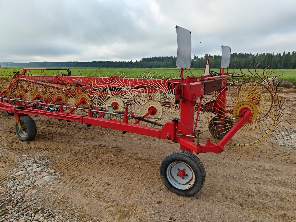 Karhotin Tonutti Millennum V20 Työleveys n. 12 metriä, katso video! - Pašarų tvarkymo technika: foto 5 Karhotin Tonutti Millennum V20 Työleveys n. 12 metriä, katso video! - Pašarų tvarkymo technika: foto 5