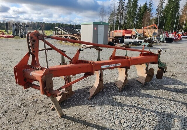 Kverneland A8 sarka-aura 4-siipinen - Plūgas: foto 5 Kverneland A8 sarka-aura 4-siipinen - Plūgas: foto 5