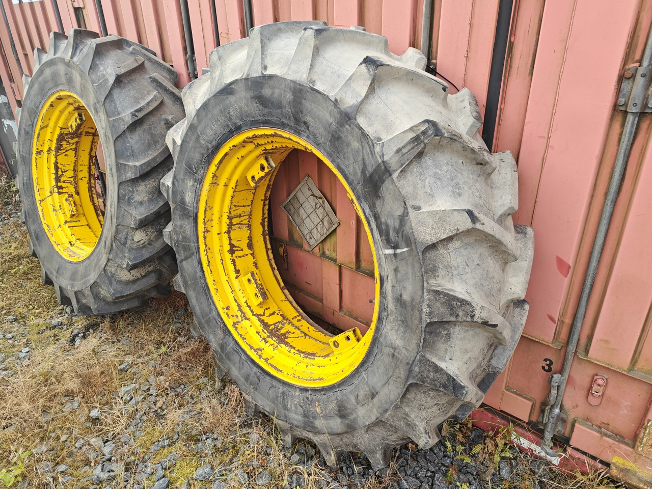 MICHELIN 18.4R38 traktorin renkaat - Padangos ir ratlankiai - Traktorius: foto 2 MICHELIN 18.4R38 traktorin renkaat - Padangos ir ratlankiai - Traktorius: foto 2