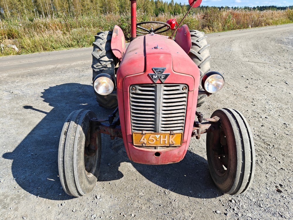 Massey Ferguson 35 traktori alkuperäiskuntoinen, katso video! - Traktorius: foto 5 Massey Ferguson 35 traktori alkuperäiskuntoinen, katso video! - Traktorius: foto 5