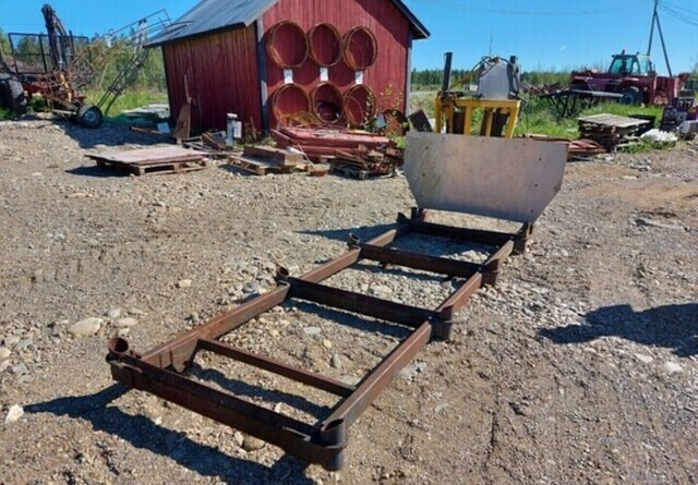 Metsäkärryn alusta 8 pankoinen pituus 400cm - Miško priekaba: foto 4 Metsäkärryn alusta 8 pankoinen pituus 400cm - Miško priekaba: foto 4