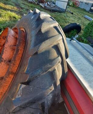 Ratas - Žemės ūkio technika Paripyörät 14.9x38 Salpaset vanteilla: foto 19