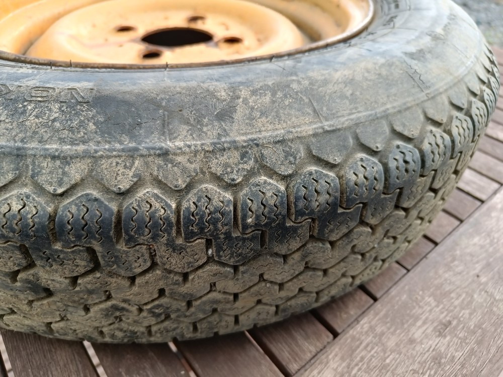 Renkaat 165SR15 vanteilla 2 kpl Heywang paalaimesta - Ratas - Stačiakampių ryšulių presas: foto 3 Renkaat 165SR15 vanteilla 2 kpl Heywang paalaimesta - Ratas - Stačiakampių ryšulių presas: foto 3